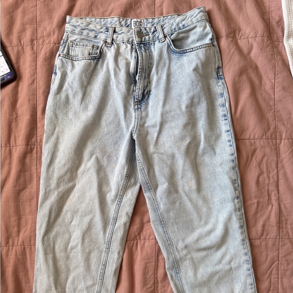 BDG | Mom High-rise Light Wash Straight Jeans | 29